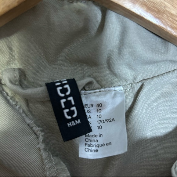 H&M Light Zip Up Jacket - Size US 10 Beige - Picture 6 of 6